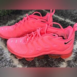 Hot pink Nike vapor max shoes